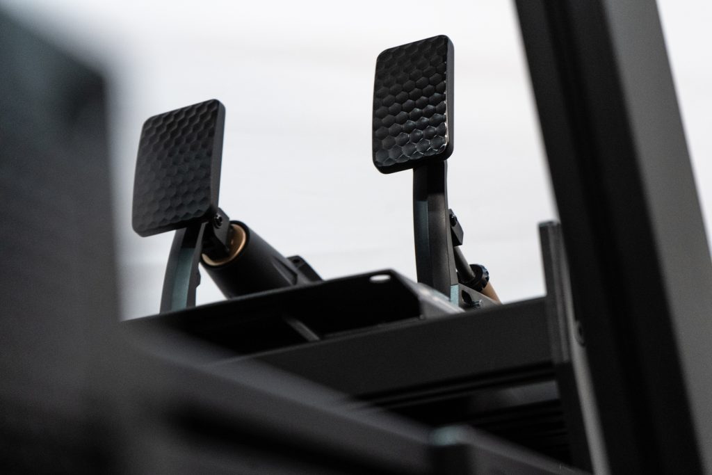 High-End Formula 5‑DOF Motion Ready2Race Simulator - 3